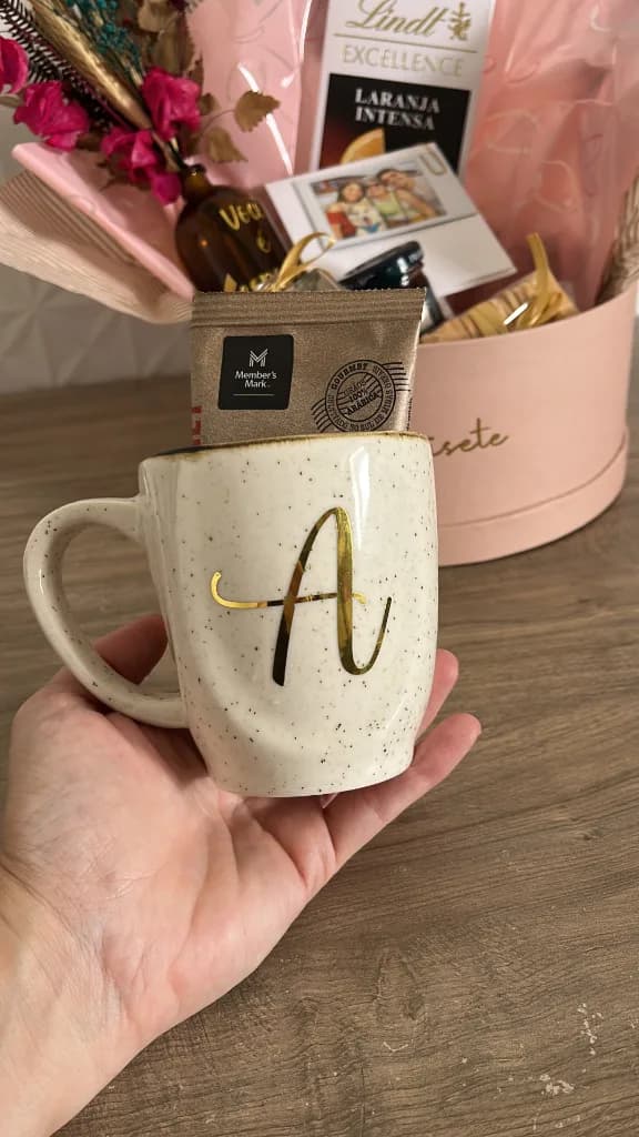 Caneca com inicial
